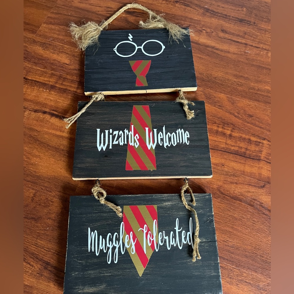 Harry Potter wall/door hanging 3 wooden panels-handmade-weight 5lbs+ shipping$$